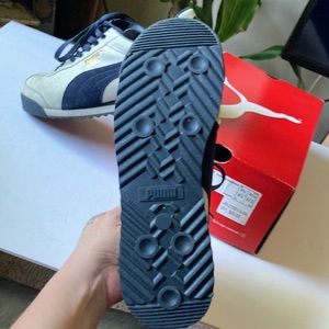 Men’s size 9 pumas picture inbox is not original box